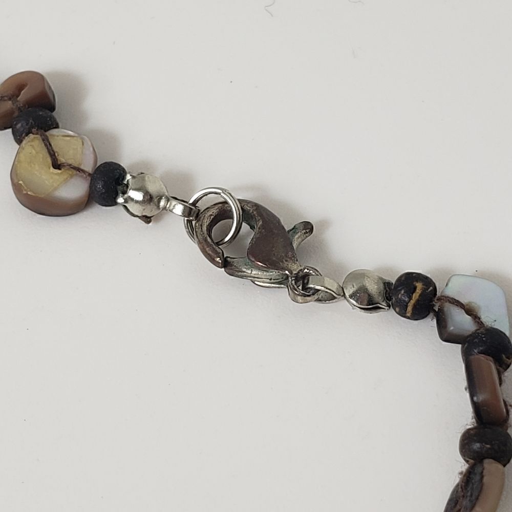 ARTISAN Handpainted Shell Necklace Floral - Picture 5 of 7